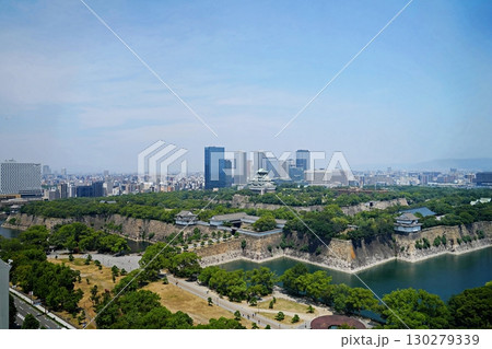 大阪市　大坂城　全景の大坂城（大阪歴史博物館から北東方向、やや全景）（夏） 130279339