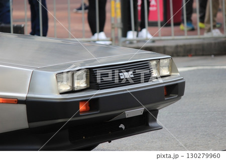 サンフランシスコの街並みを走る自動車とピックアップやバスの風景 サンフランシスコの街並みを走る自動車とピックアップやバスの風景 130279960