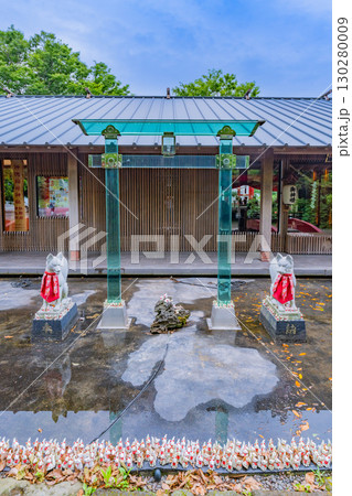 【鹿児島県】ガラスの鳥居で有名な神徳稲荷神社 130280009