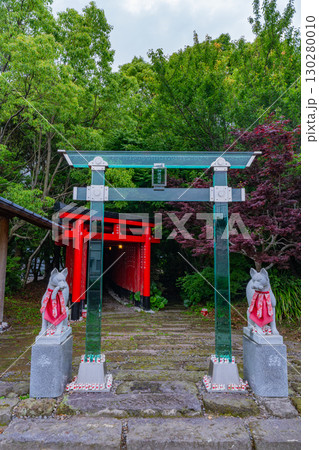 【鹿児島県】ガラスの鳥居で有名な神徳稲荷神社 130280010
