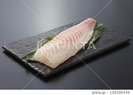 鯛の刺身(刺身用柵) 鯛の刺身(刺身用柵) 130280149