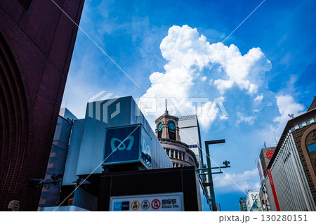 入道雲が浮かぶ東京の空 銀座　2025.08　高彩度コントラスト 130280151