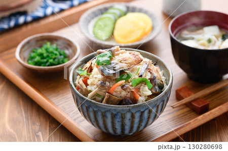 鯖ジャーキーを贅沢に使った炊き込みご飯定食 湯気立つ和食の朝食ランチディナーイメージ 鯖ジャーキーを贅沢に使った炊き込みご飯定食 湯気立つ和食の朝食ランチディナーイメージ 130280698