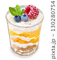 グラスに入ったパフェ 130280754