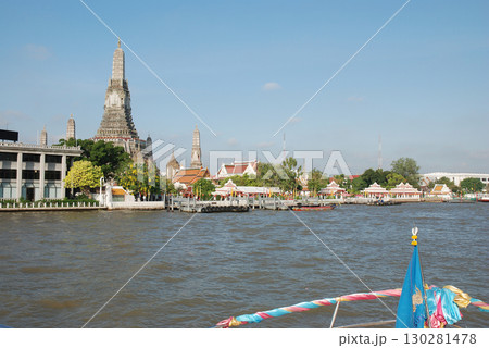 View of Bangkok, Thailand / クルーズ船上から眺めるタイ・バンコクの街並み 130281478