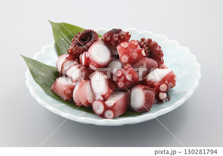 蒸しだこのぶつ切り 130281794