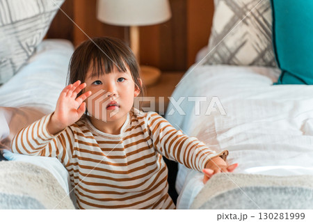 子供部屋,ベッドルームにいる女の子（マイホーム） 130281999