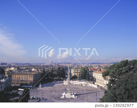 ボルゲーゼ公園（ピンチョの丘）から見たポポロ広場 130282977