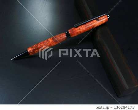 銘木カリンの木軸ペン 130284173