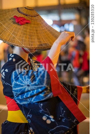 西馬音内盆踊り 踊る女性 秋田県 西馬音内盆踊り 踊る女性 秋田県 130285310
