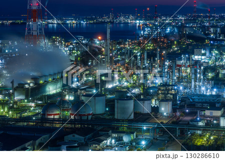 工場夜景　三重県四日市市　四日市コンビナート 130286610