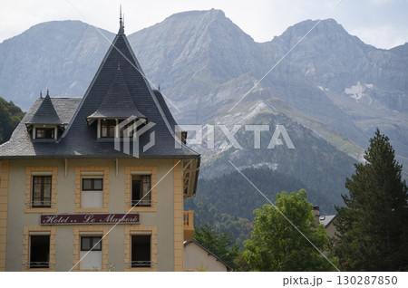 Explore the stunning Pyrenees with comfortable accommodation near Cirque de Gavarnie in a Explore the stunning Pyrenees with comfortable accommodation near Cirque de Gavarnie in a 130287850