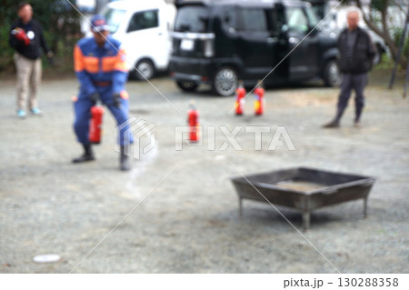 消火訓練　イメージ　ボケ 130288358