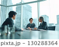 ビジネスのミーティング風景 130288364