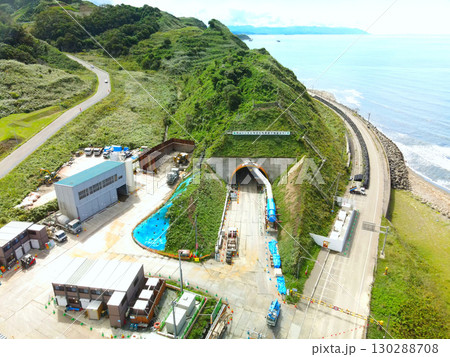 秋の北海道乙部町で鳥山トンネルの工事現場の風景を空撮 秋の北海道乙部町で鳥山トンネルの工事現場の風景を空撮 130288708