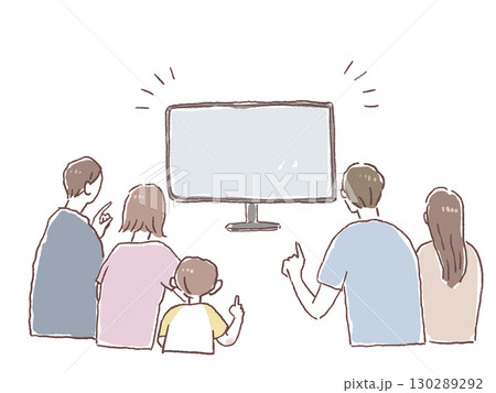 テレビ、モニターを見る家族 130289292