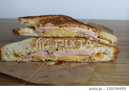 Food, avtrak. Sandwiches with ham cheese and vegetable elenium lie on a gray plate next to the juice of orange apricot on the table. Cooking breakfast 130290480