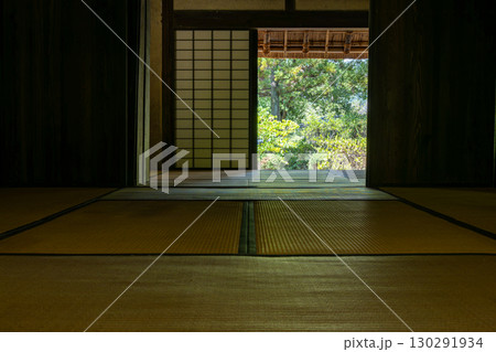 伝統的な日本家屋と落ち着いた和の空間 130291934