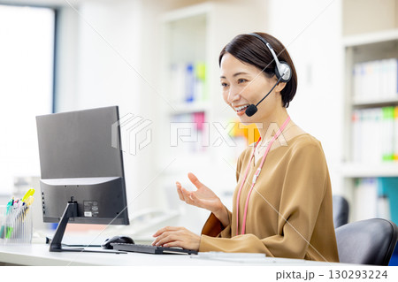 女性オペレーター　コールセンター 130293224