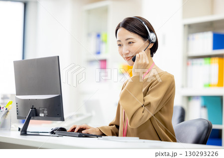 女性オペレーター　コールセンター 130293226