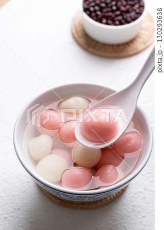 Tangyuan (Chinese sweet dumpling), Glutinous rice ball in syrup 130293638