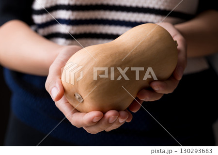 Butternut squash pumpkin holding by woman hand 130293683