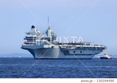 インド太平洋地域の平和維持へ… 東京港に入港する英国海軍・空母『プリンス・オブ・ウェールズ』 130294490