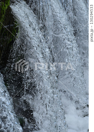 河川の氾濫・増水　溢水　越水　A river overflows 130294533