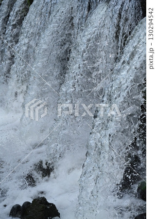 河川の氾濫・増水　溢水　越水　A river overflows 130294542