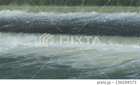 河川の氾濫・増水 溢水 越水 A river overflows 河川の氾濫・増水 溢水 越水 A river overflows 130294573