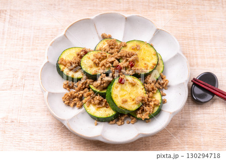 挽き肉とズッキーニのピリ辛炒め 130294718