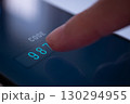 スマホで認証コードを入力するイメージ (ログイン、ロック解除、二段階認証) 130294955