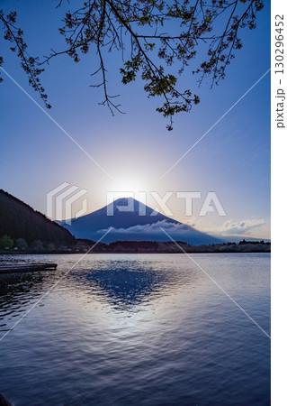（静岡県）田貫湖　ダイヤモンド富士の始まり 130296452