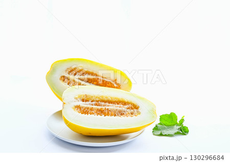 カットしたマクワウリ カットしたマクワウリ 130296684