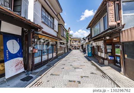 埼玉県川越市　人気の観光スポット　快晴の菓子屋横丁 130296762