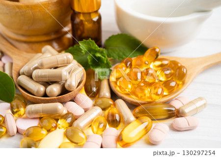 Fish oil vitamin with EPA and DHA,Alternative medicine herbal organic capsule with vitamin E omega 3. Fish oil vitamin with EPA and DHA,Alternative medicine herbal organic capsule with vitamin E omega 3. 130297254