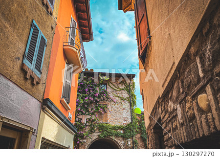 Lago di Garda Sirmione, Italy, old houses 130297270