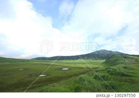 夏の草千里ヶ浜 130297550
