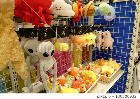 ペットショップのペットのおもちゃの数々 ペットショップのペットのおもちゃの数々 130300932
