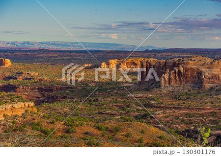 アメリカ　ユタ州キャニオランズ国立公園の朝焼け　グランドキャニオングランドサークル 130301176