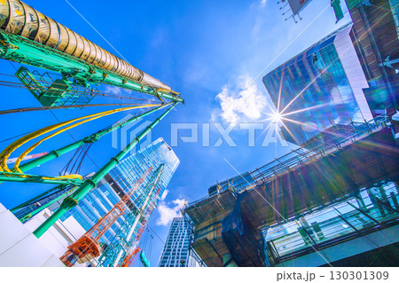 日本の東京都市景観9月1日。クローラークレーンやパイルドライバーなどの巨大重機がズラリ…=渋谷 日本の東京都市景観9月1日。クローラークレーンやパイルドライバーなどの巨大重機がズラリ…=渋谷 130301309