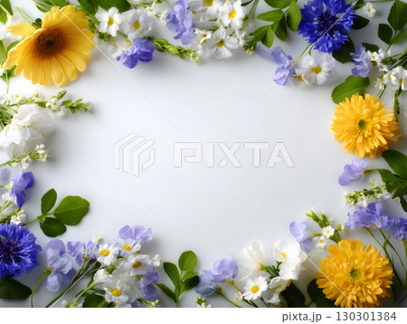 色とりどりの春の花で囲んだ明るく華やかなフラワーフレーム背景 130301384