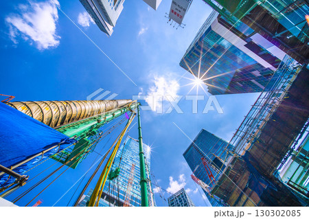 日本の東京都市景観9月1日。クローラークレーンやパイルドライバーなどの巨大重機がズラリ…=渋谷 日本の東京都市景観9月1日。クローラークレーンやパイルドライバーなどの巨大重機がズラリ…=渋谷 130302085