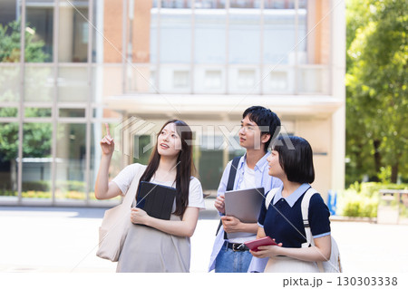 留学生を案内する 130303338