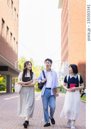 大学生 130303341