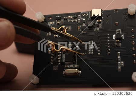 The SMD component tester. Investigation of the parameters of the SMD components using a tester probe. The SMD component tester. Investigation of the parameters of the SMD components using a tester probe. 130303626