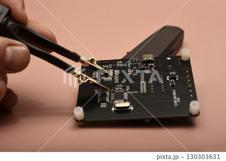 The SMD component tester. Investigation of the parameters of the SMD components using a tester probe. 130303631