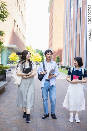 大学生 130303705