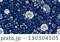 クラシカルな青の花柄背景 130304505