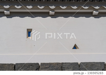 銃を撃つために開けられた城壁の穴 130305283